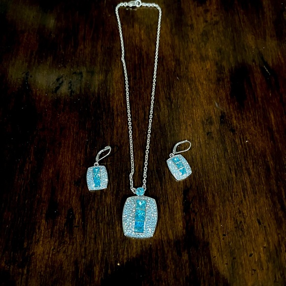 COPY - Givenchy necklace and earring set. Excellent condition. - Picture 5 of 7